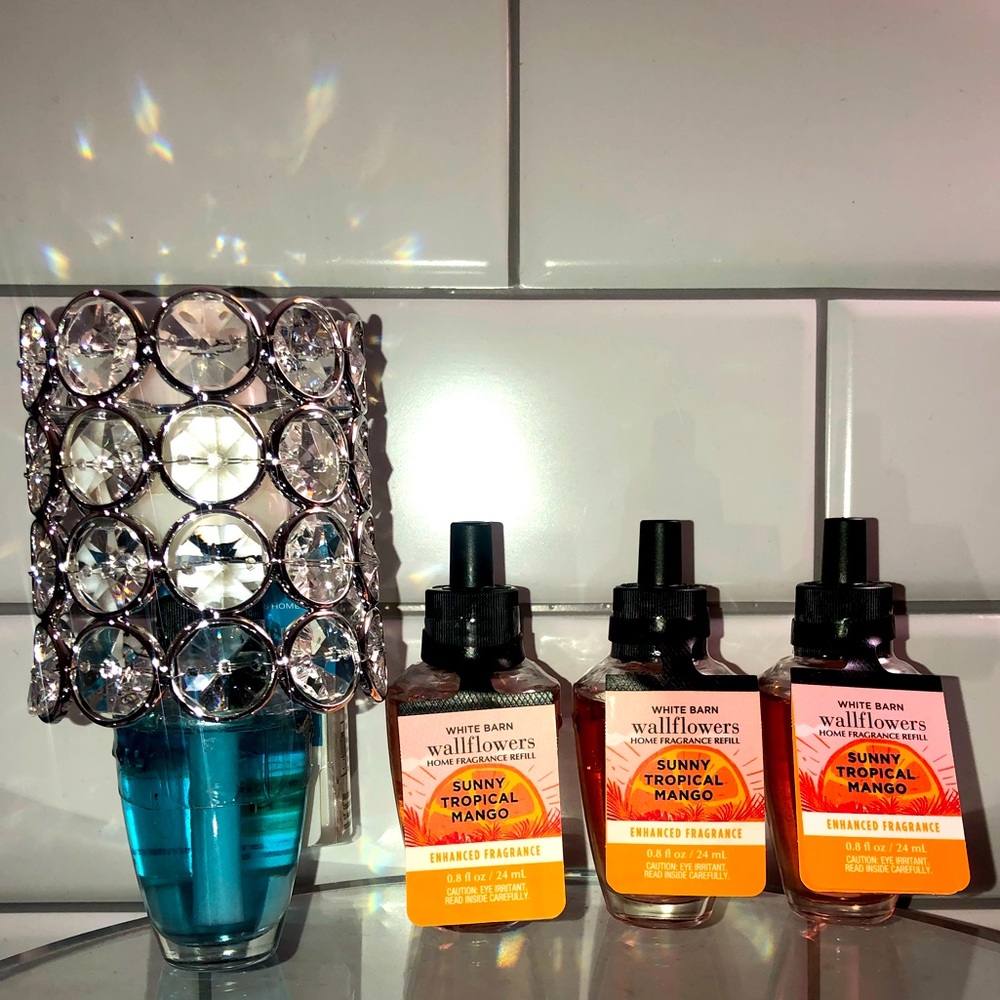 Sunny Tropical Mango: Bath & Body Works Wallflower Plug & Refill Bundle